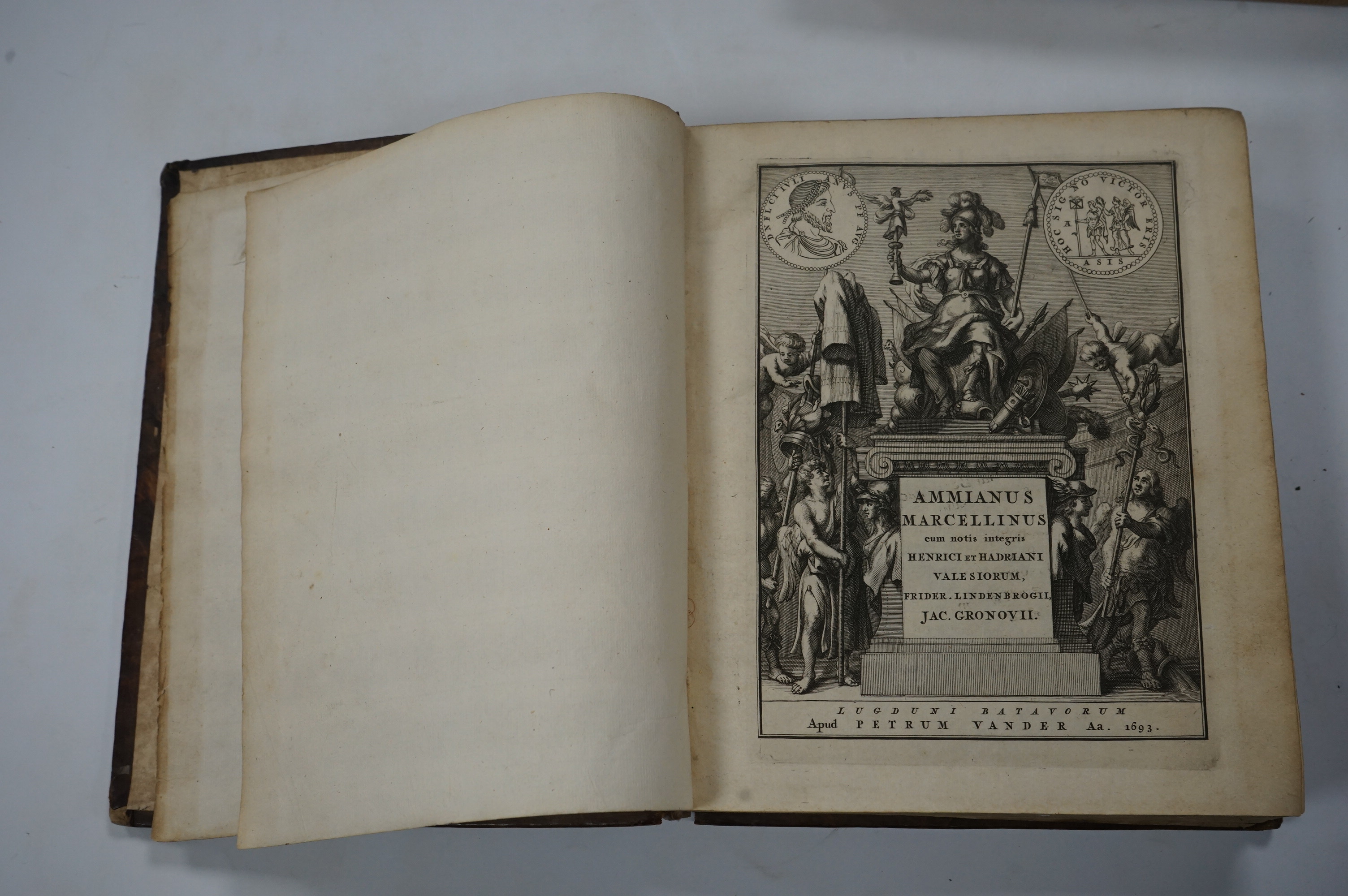 AMMIANUS MARCELLINUS. Rerum Gestarum qui de XXXI supersunt Libri XVIII. Ed. Jacob Gronovius. Leiden, Pieter Van der Aa, 1693. Large 4to. [23.5 x 19.5 cm], (34) ff. [including engraved frontispiece], 724 pp., (10) ff. ; e